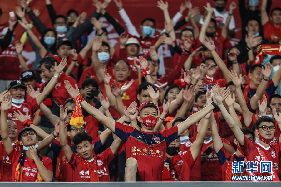 深圳佳兆业主场告捷,球迷欢呼的简单介绍 深圳佳兆业主场告捷,球迷欢呼的简单介绍