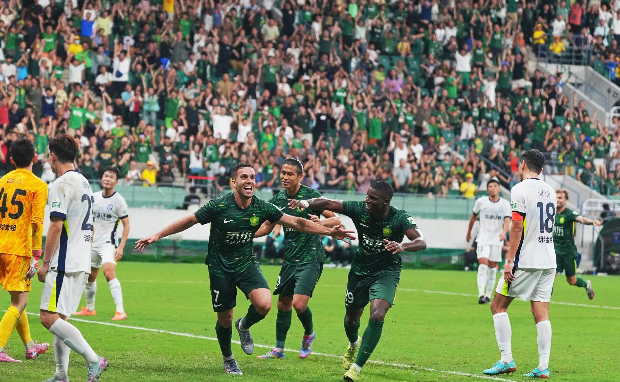 精彩对决,球队实力悬殊,却打平收场 精彩对决,球队实力悬殊,却打平收场