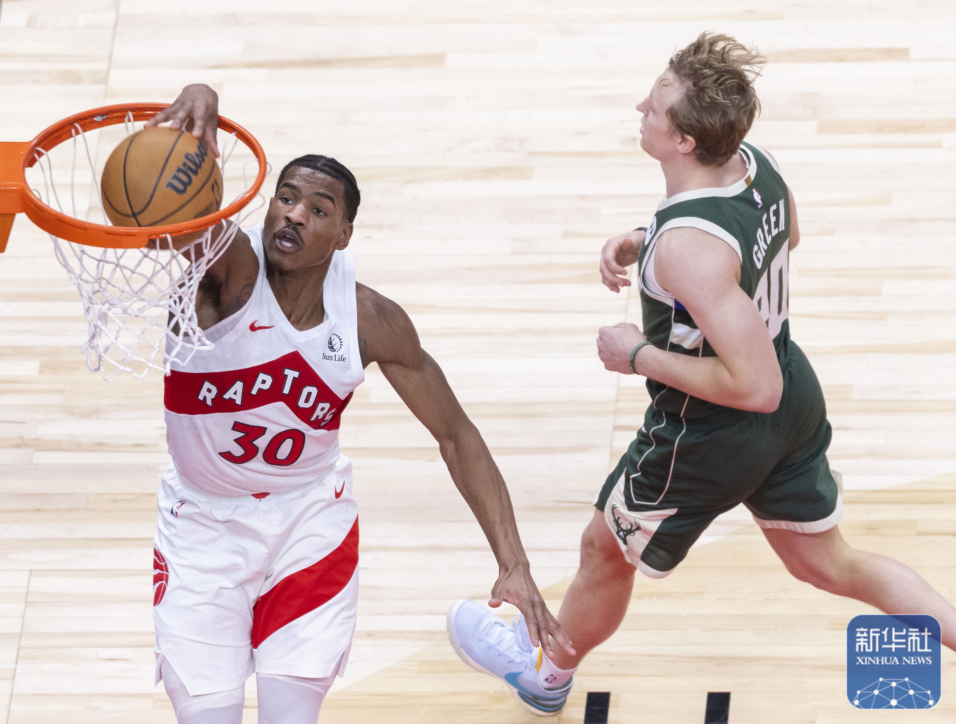 关于多位球员交出亮眼表现，助球队锁定胜局的信息