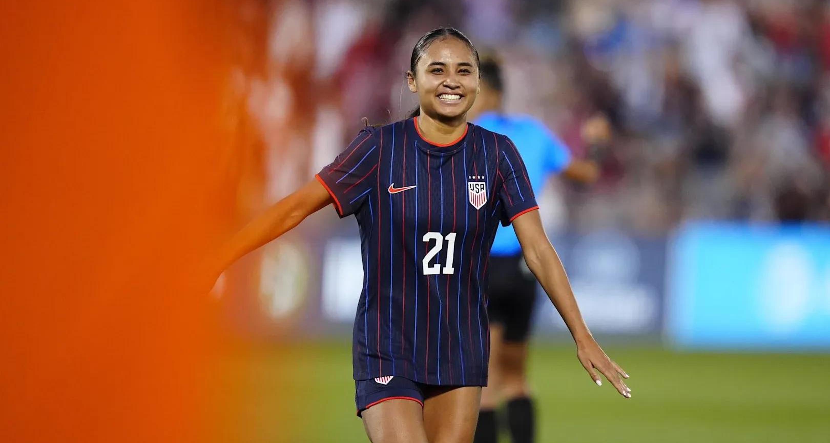 加拿大女子足球赛事备受瞩目 加拿大女子足球赛事备受瞩目