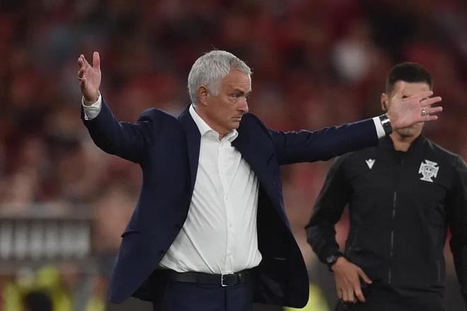 穆里尼奥再次怒斥裁判坚称判罚不公是导致失利主因的简单介绍 穆里尼奥再次怒斥裁判坚称判罚不公是导致失利主因的简单介绍