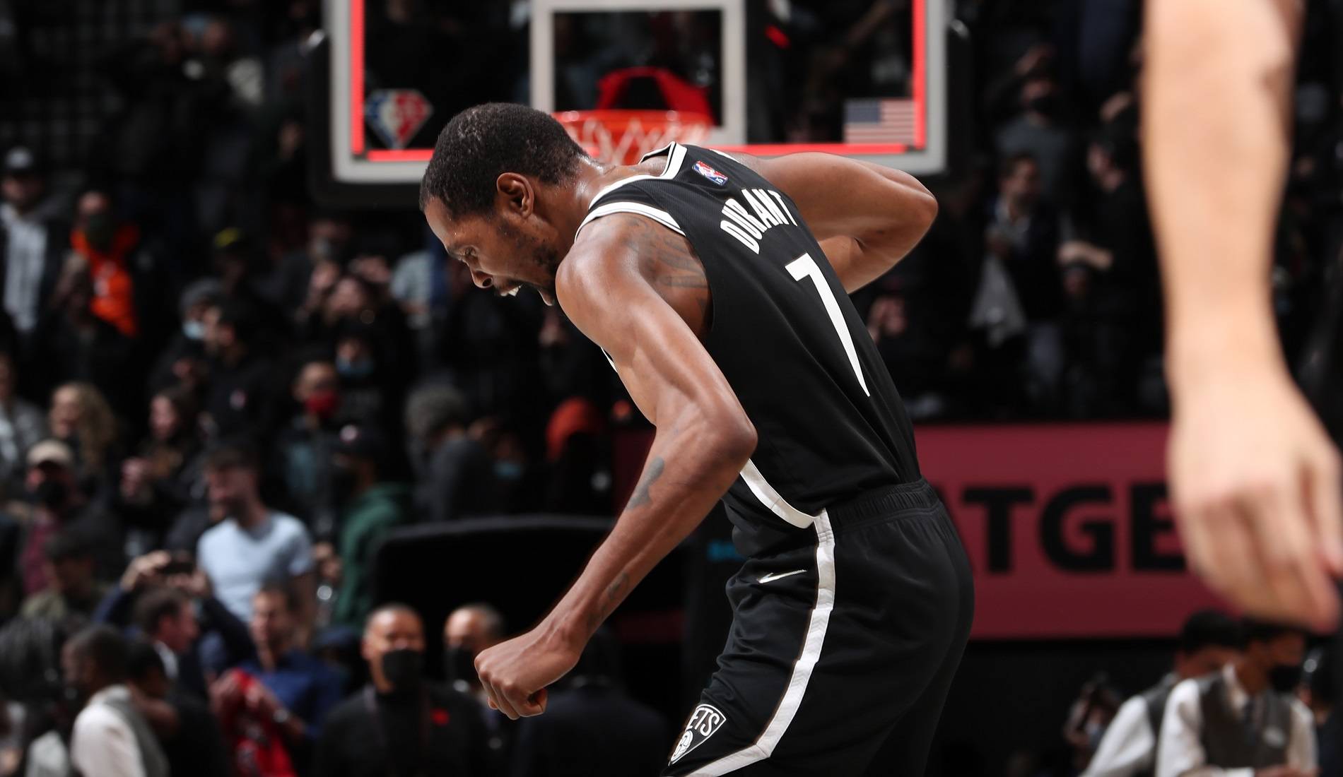 篮网逆转太阳,获得三连胜 篮网逆转太阳,获得三连胜