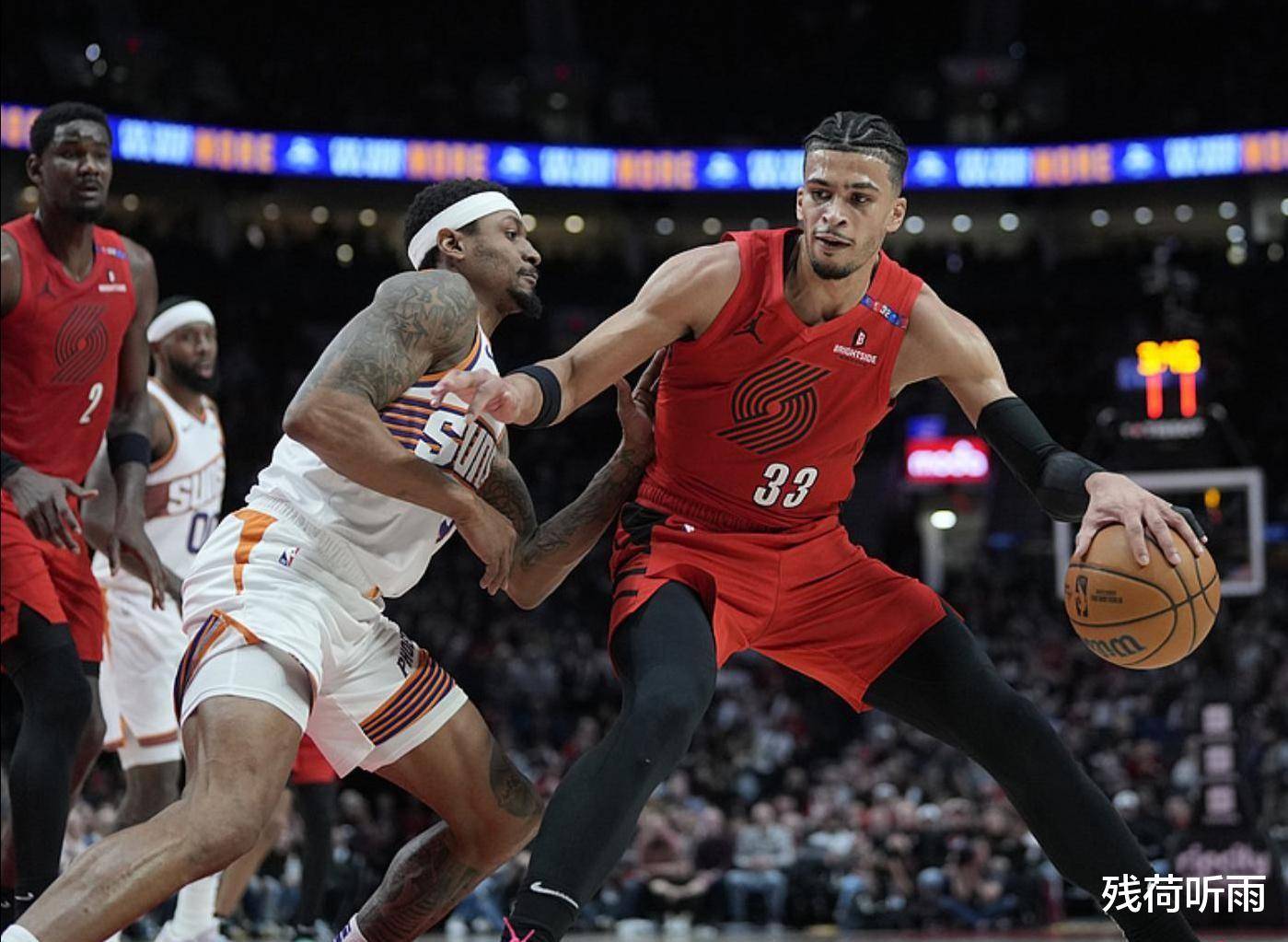 开拓者主场告捷,逆转击败太阳 开拓者主场告捷,逆转击败太阳