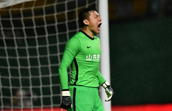 包含精彩战术变换获得胜利场面混战不分胜负的词条