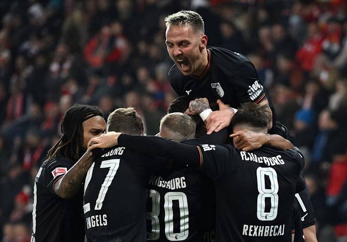 包含奥格斯堡客场逆转，豪取三分壮行的词条